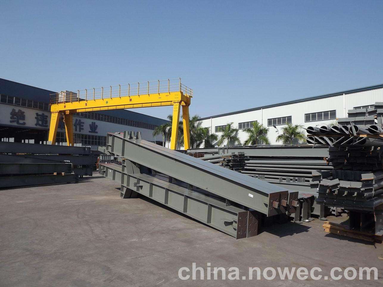 图们网架工程中的分条（分块）吊装法